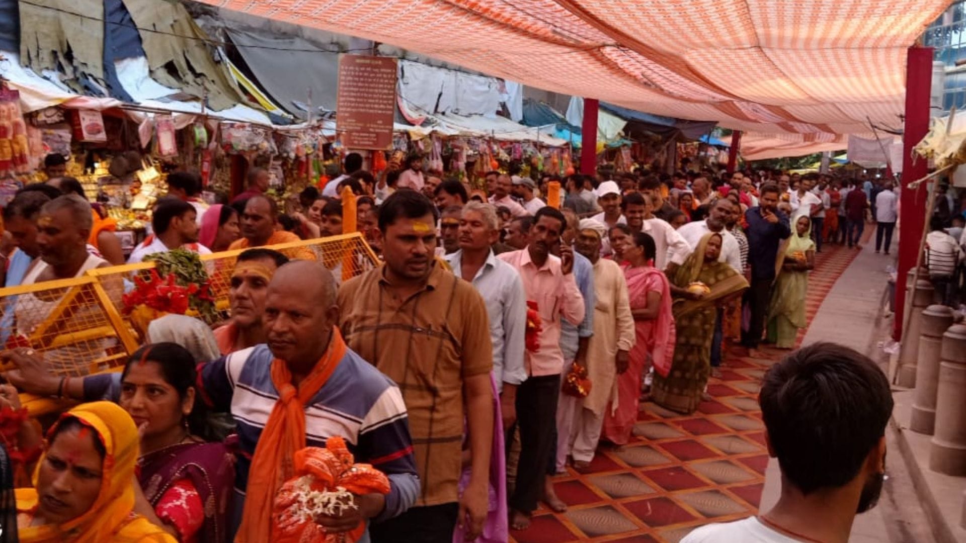 Durga Ashtami 2025 Maa Vindhyavasini gave darshan in form of Mahagauri in vindhyachal temple in Mirzapur