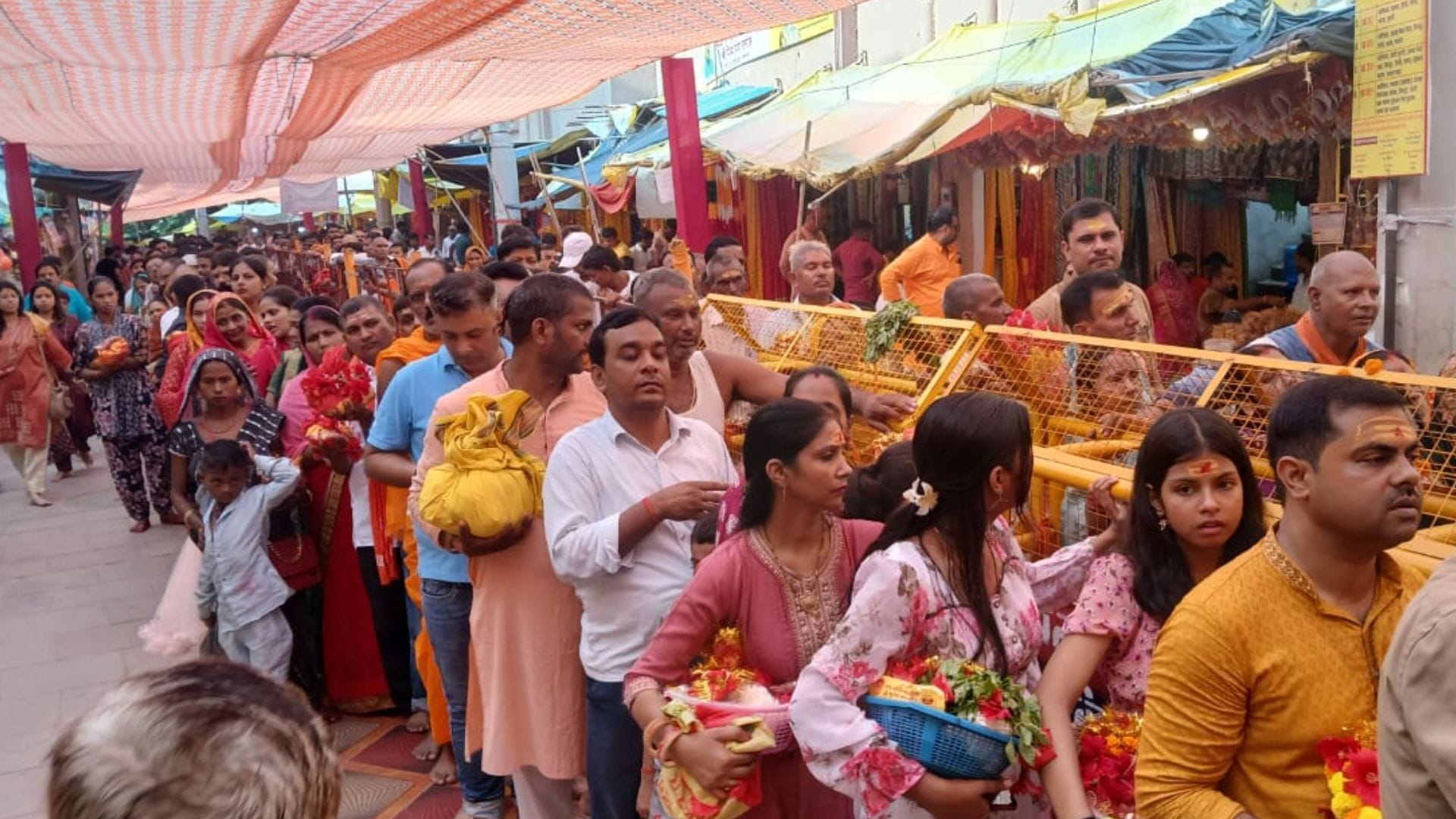 Durga Ashtami 2025 Maa Vindhyavasini gave darshan in form of Mahagauri in vindhyachal temple in Mirzapur
