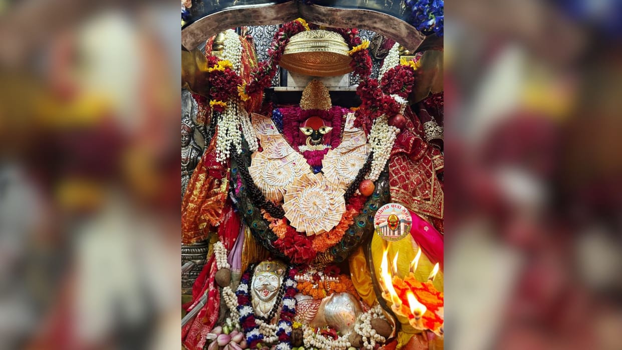 Durga Ashtami 2025 Maa Vindhyavasini gave darshan in form of Mahagauri in vindhyachal temple in Mirzapur