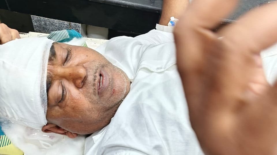 UP: Former minister Gayatri Prajapati assaulted in jail; Safaibandi hits him on the head with an iron rod; DG