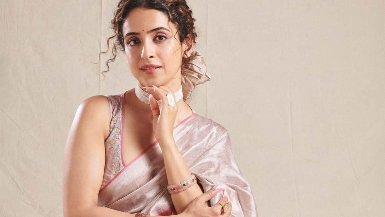 latest designs of trendy blouse for karwa chauth for simple saree look
