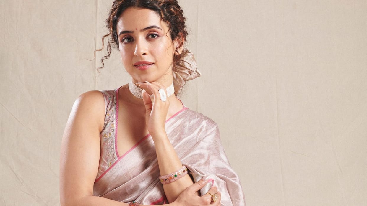 latest designs of trendy blouse for karwa chauth for simple saree look
