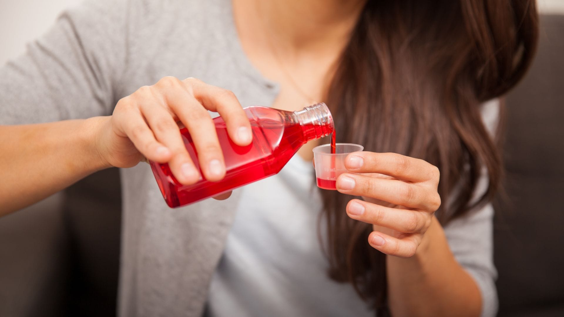 child in Rajasthan died after drinking cough syrup what to keep in mind when feeding the medicine in hindi