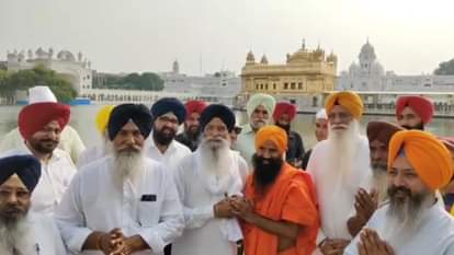 गोल्डन टेंपल पहुंचे बाबा रामदेव।