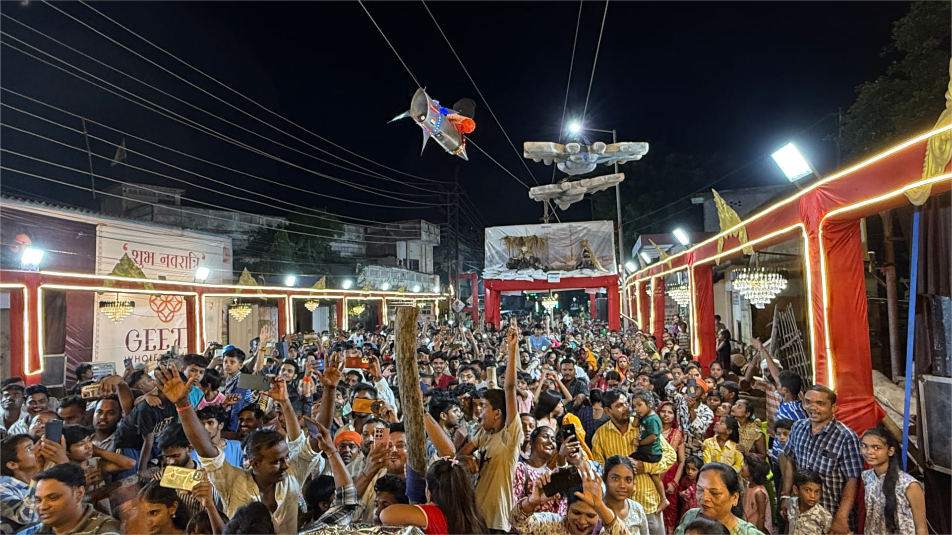 In Gorakhpur Sharadiya Navratri, Devotees thronged the pandals, delighted to see the idol of Mother Goddess.