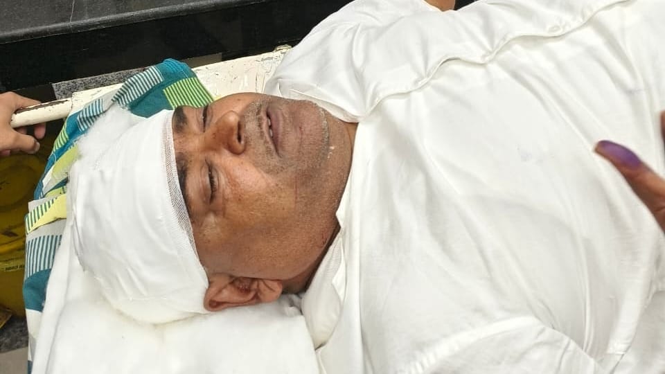 UP: Gayatri Prajapati is admitted to the Orthopedics Department with a head injury, undergoing treatment in a