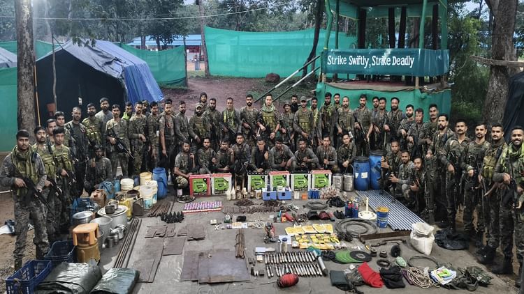 बीजापुर में नक्सल साजिश नाकाम: जंगल से बरामद हुआ नक्सलियों का जखीरा, भारी मात्रा में विस्फोटक और सामान जब्त