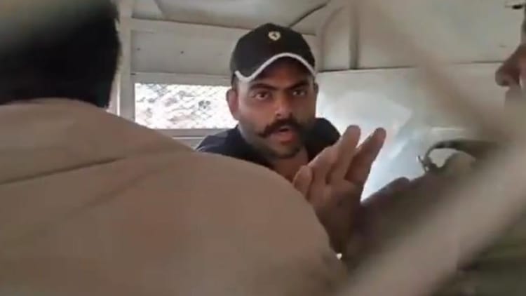 Mafia Atiq’s Son Ali Pleaded In Jhansi: He Said – I Request The Chief Minister Not To Harass Me Any Further. – Amar Ujala Hindi News Live – झांसी:जेल पहुंचा माफिया अतीक का बेटा अली, योगी आदित्यनाथ से लगाई गुहार; बोला