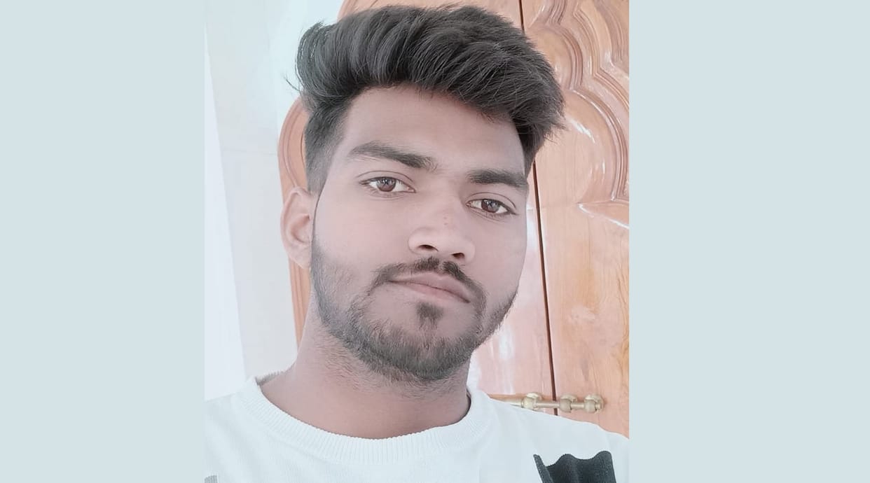 Etawah Accident Dumper dragged auto driver for 300 meters accident happened while saving dog