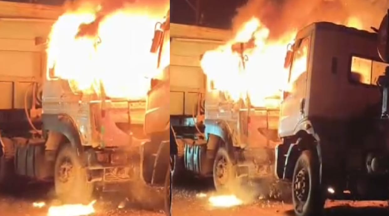 Kanpur seized dumper parked in front of  police station caught fire the fire brigade brought it under control