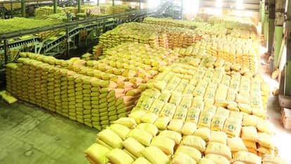 vendors will no longer be able to sell fertilizer outside their shops In UP Farmers will receive relief