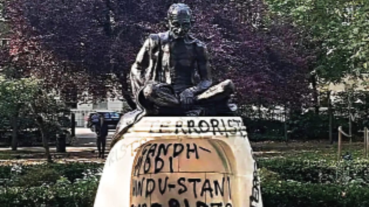 Attack on Gandhi statue in London British High Commissioner described it as sad News In Hindi