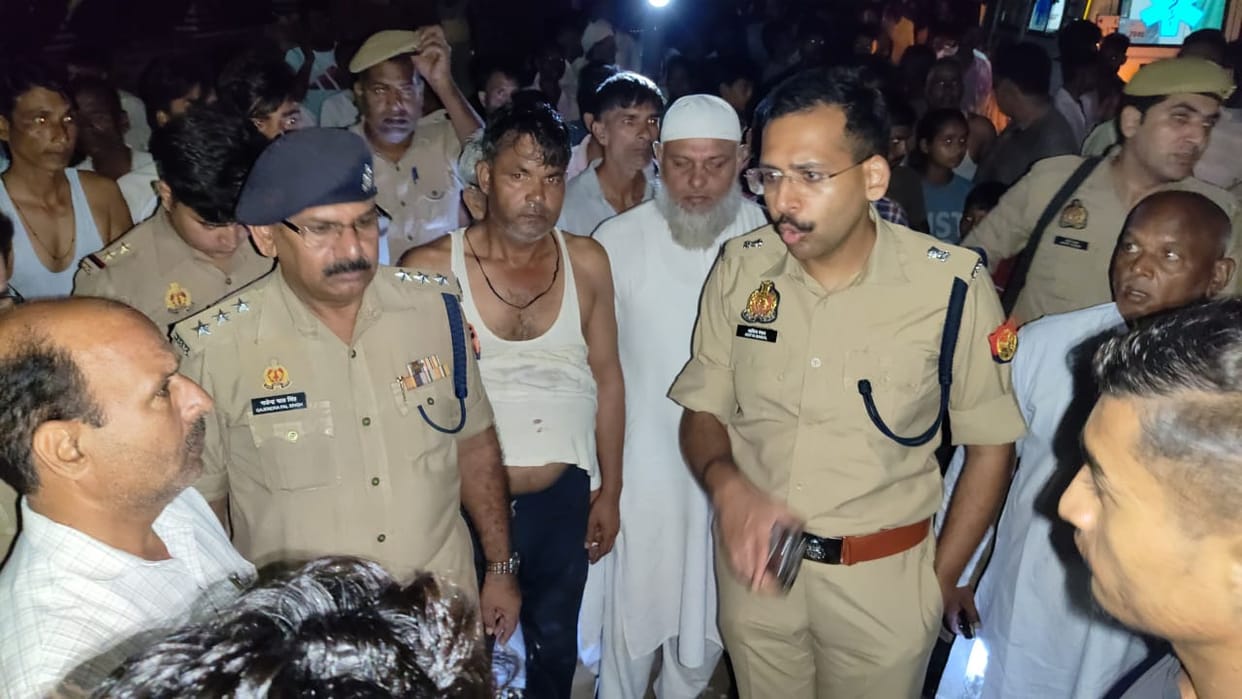 Chanderi Village: Roof Collapse at Chaupal, Four Trapped, Farmer Dies in Muzaffarnagar