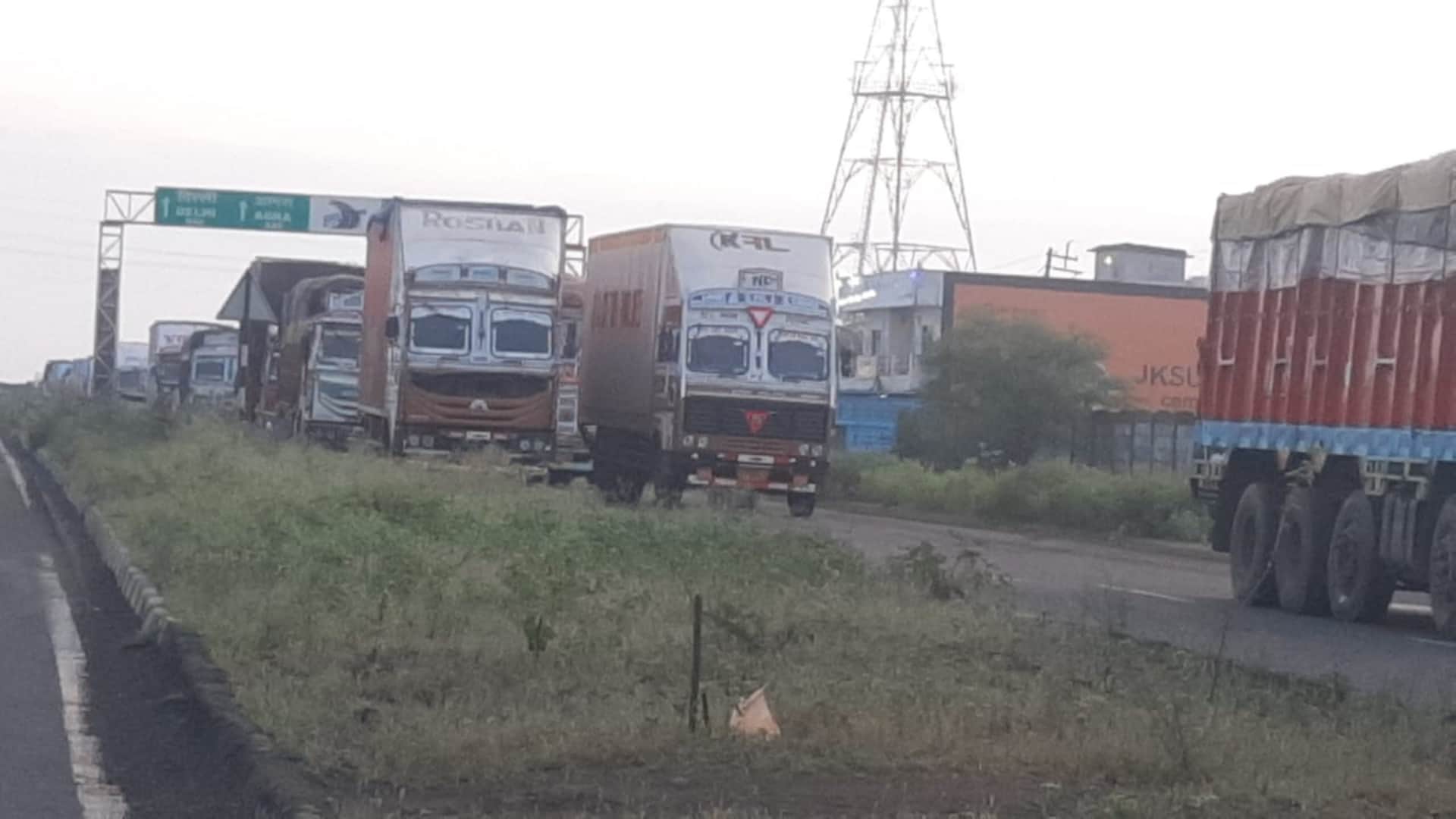 ग्वालियर-गुना हाईवे पर प्रोपेन गैस का टैंकर पलटने से लगा जाम