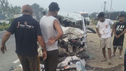 big road accident in Muzaffarnagar Truck and car collide many people die