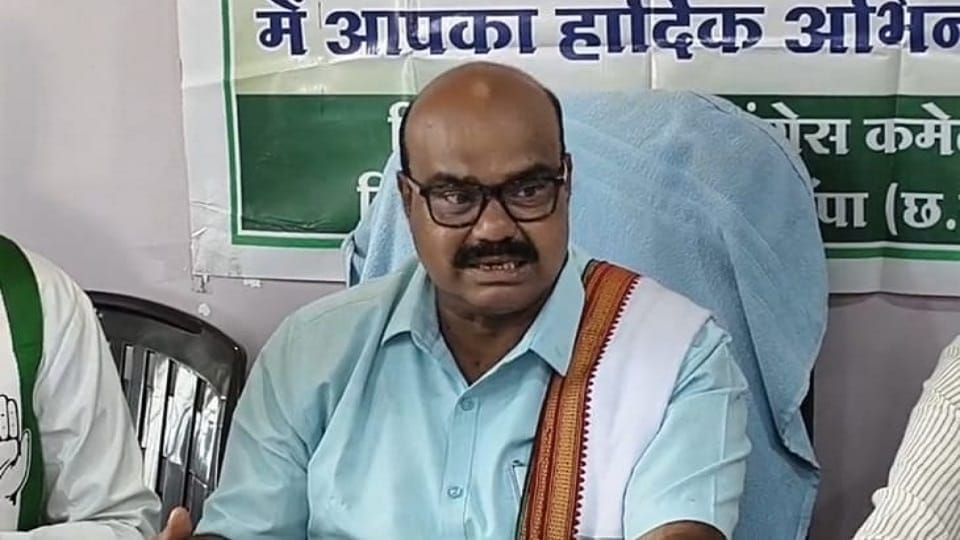MLA Vyas Kashyap accuses BJP government of cow smuggling in Janjgir Champa