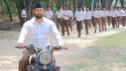 Gandhi Jayanti Officers pay homage to Mahatma Gandhi and Lal Bahadur Shastri Sangh workers take out march