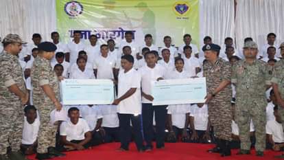 103 नक्सलियों ने किया समर्पण