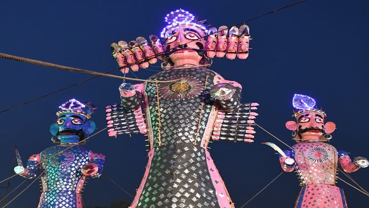 Ramlila: आज प्रधानमंत्री और फिल्म स्टार भी देखेंगे रावण दहन, दिल्ली में जलेगा पहलगाम आतंकियों का पुतला
