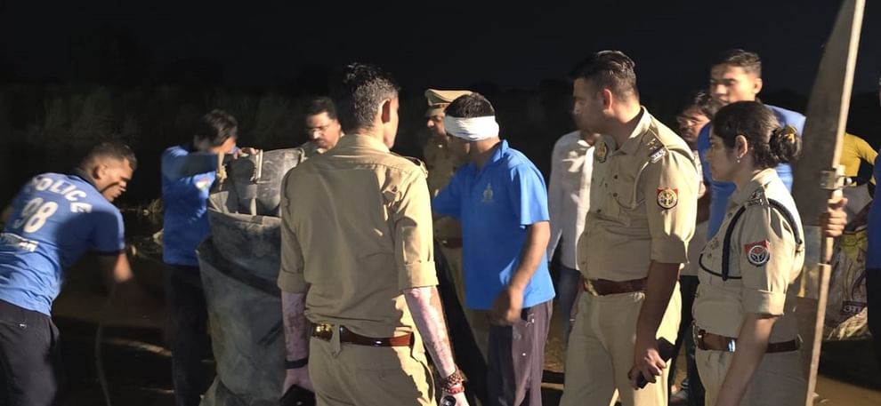 11 people drowned during Durga idol immersion in Uttang River in agra two bodies found
