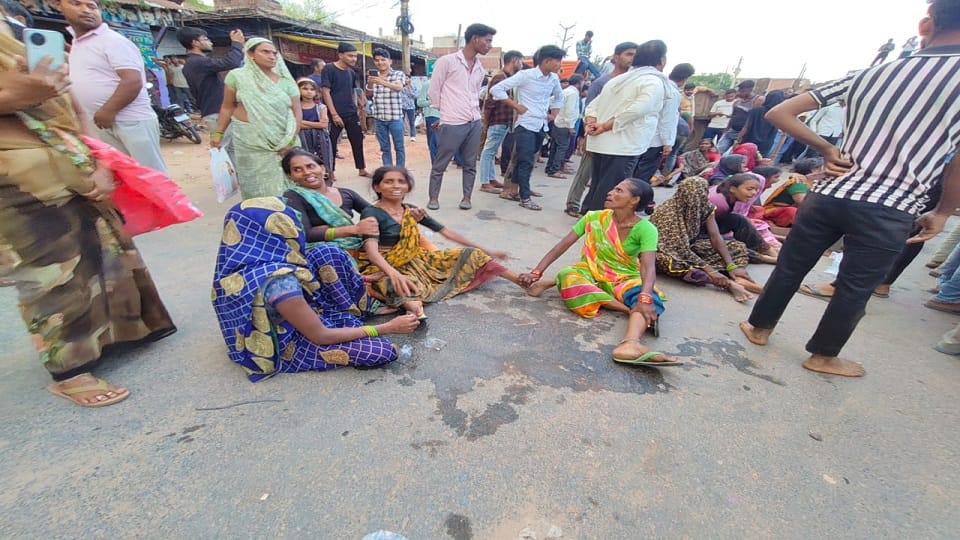 11 people drowned during Durga idol immersion in Uttang River in agra two bodies found