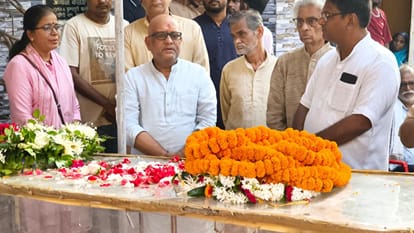 Chhannu Lal Mishra dead body reached home people gathered to pay their respect