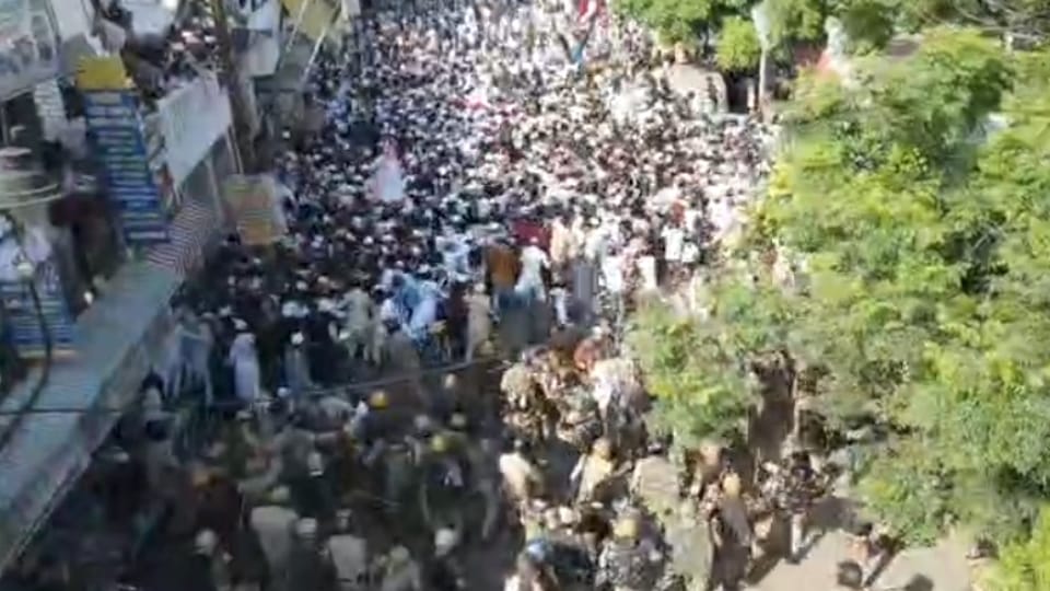 Bareilly riot Rioters clashed with police after descending from roof of Religious place Another reveal video
