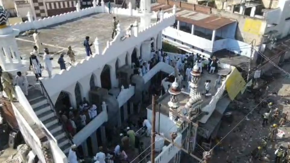Bareilly riot Rioters clashed with police after descending from roof of Religious place Another reveal video