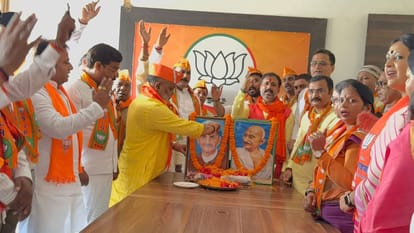 Gandhi Jayanti Officers pay homage to Mahatma Gandhi and Lal Bahadur Shastri Sangh workers take out march