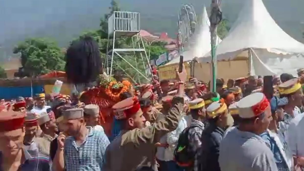 Kullu Dussehra Tehsildar enters camp wearing shoes forced to apologize to deity Bhrigu Rishi