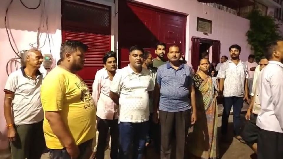 Fire breaks out in chandelier light warehouse in Firozabad