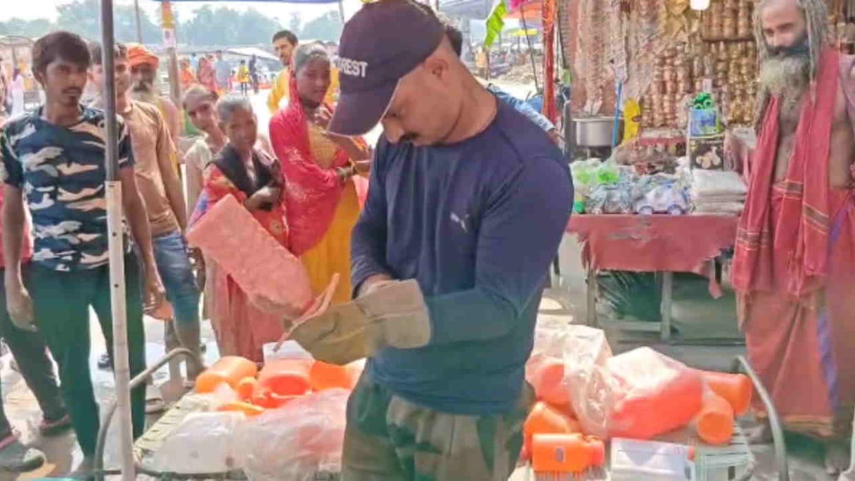 Snake suddenly appeared inside the shop causing panic haridwar News in hindi