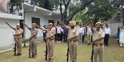 Kanpur police took oath on Gandhi Shastri Jayanti policemen doing better work were honored