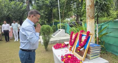 Kanpur police took oath on Gandhi Shastri Jayanti policemen doing better work were honored