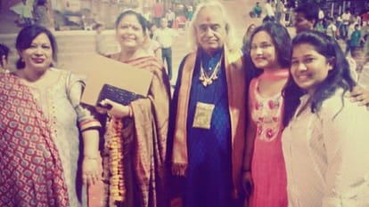 Kashi music has fallen silent Artists from Banaras Gharana paid tribute to Pandit Chhannulal Mishra