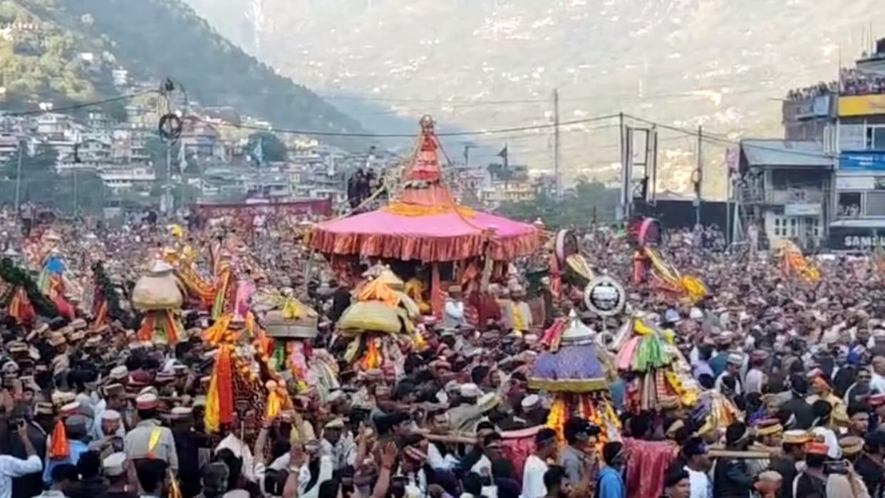 Kullu Dussehra 2025: International Kullu Dussehra begins with Lord Raghunath's Rath Yatra, the valley becomes