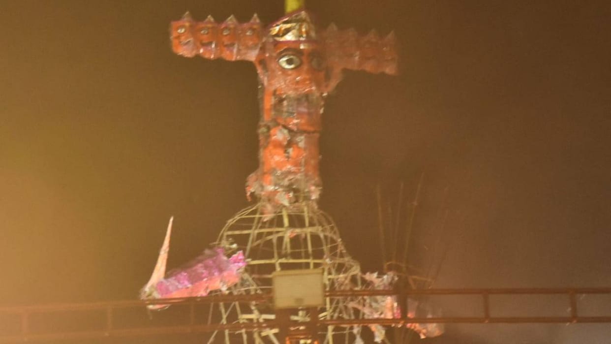 Happy Dussehra 2025 Wishes and Images know Dussehra Quotes SMS and wallpaper