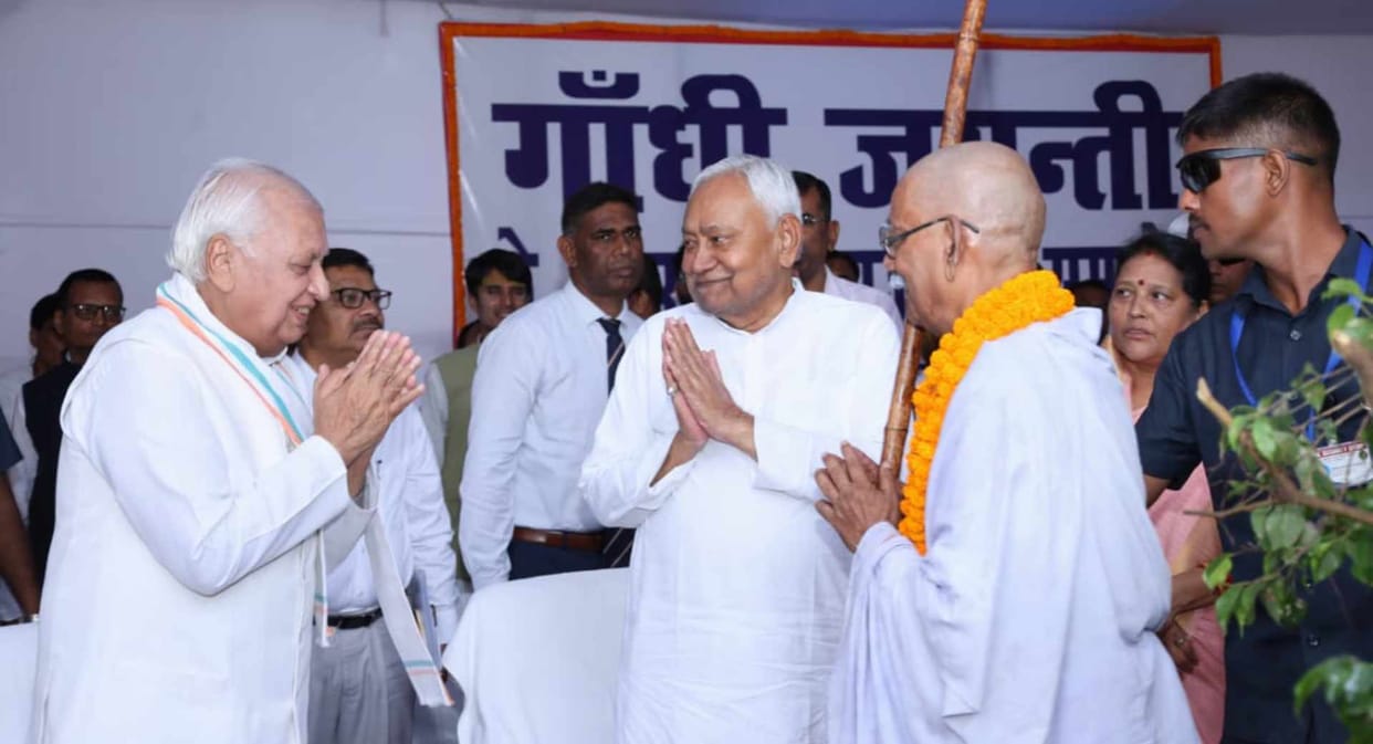 Bihar: On Gandhi Jayanti, CM Nitish garlanded the life-size statue.