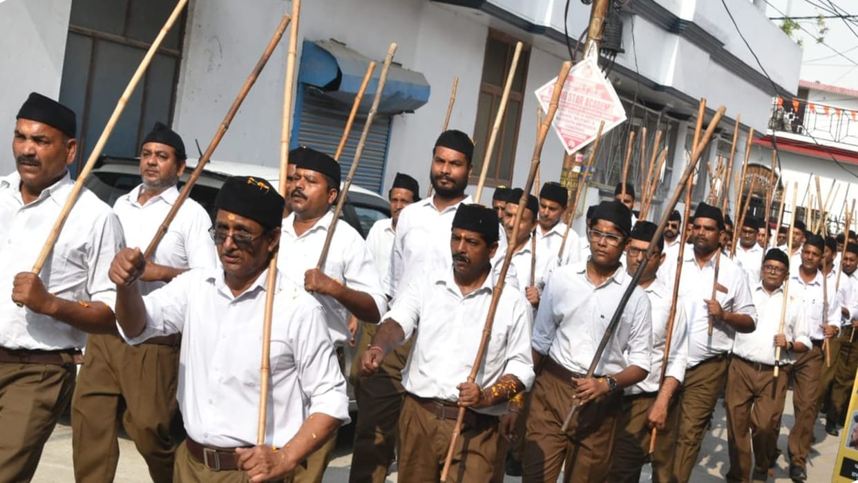 RSS volunteers took out a march in Bareilly on Vijayadashami