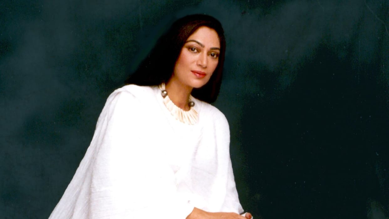 Simi Garewal Praise Ravan says he was not evil more educated than our Parliament