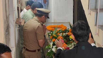 Chhannu Lal Mishra dead body reached home people gathered to pay their respect