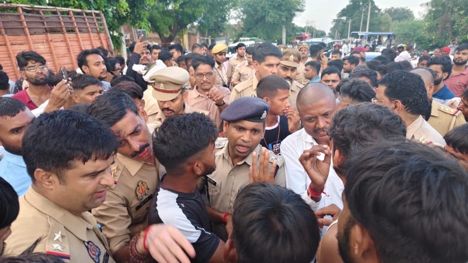 Agra Accident during idol immersion Rescue delays story of 13 young men who drowned in Agra Uttang River
