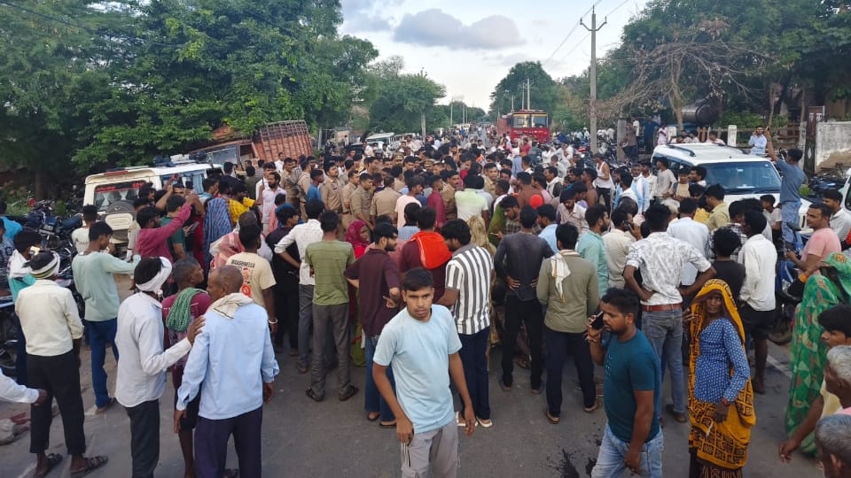 Agra Accident during idol immersion Rescue delays story of 13 young men who drowned in Agra Uttang River