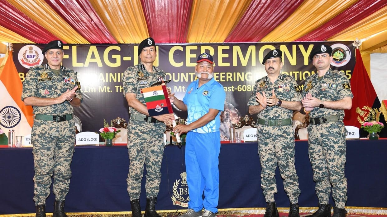BSF collected 450 kg of garbage from peaks 20,500 feet high As pioneer of Clean India Mission