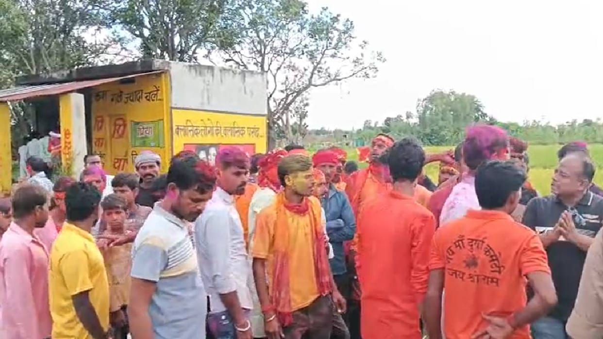 Bahraich groups clashed during Durga idol immersion young woman injured