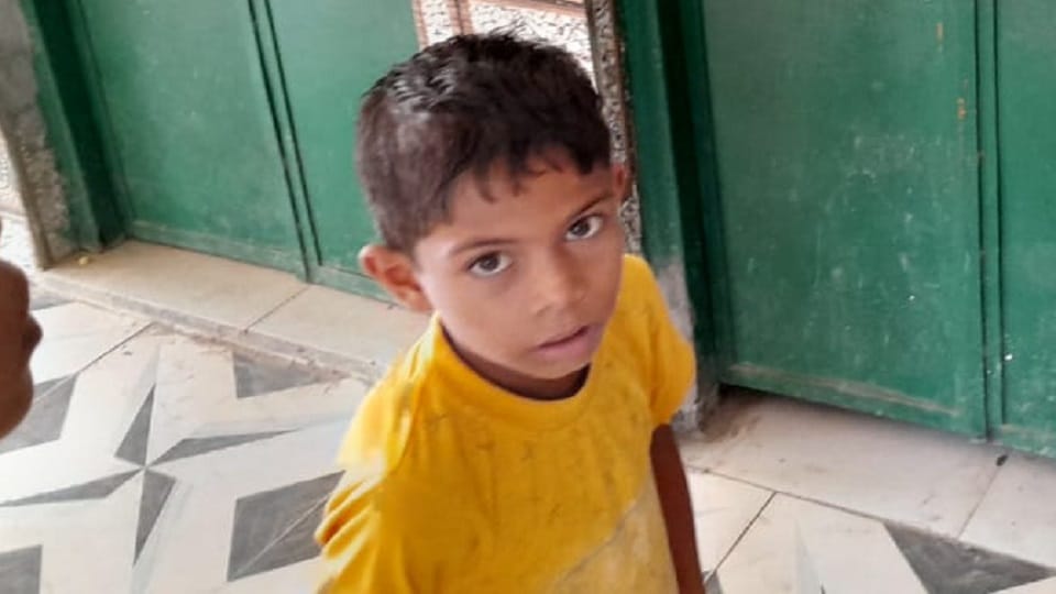 Bijnor: School was closed leaving the child sleeping in the class, when heard crying this happened