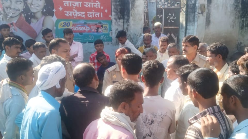 Couple commits suicide by hanging in Amroha, bodies found hanging in room