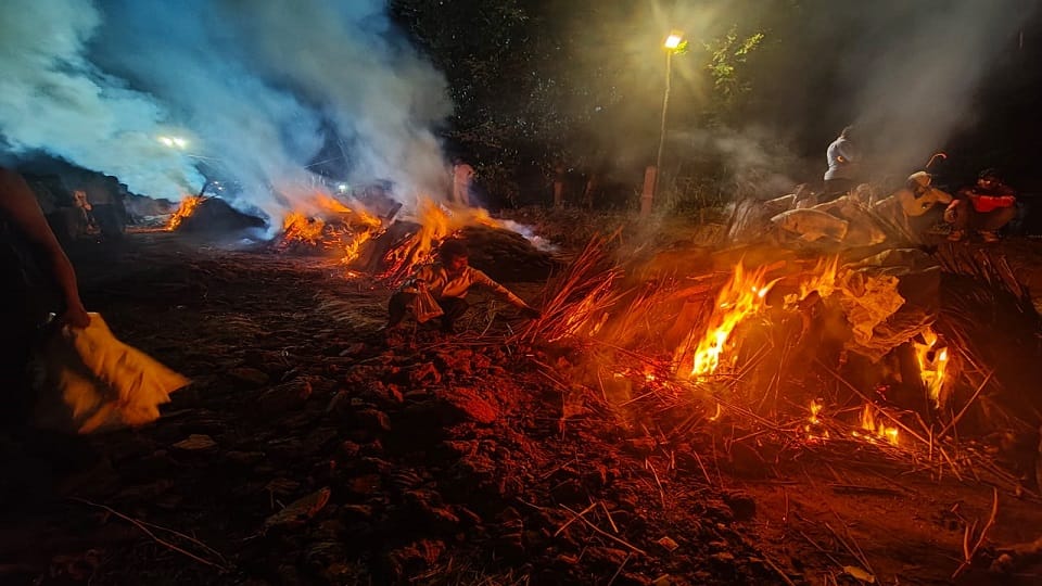 accident during durga idol immersion in Agra: five pyres burned and seven drowned people missing