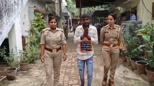 Kanpur First he misbehaved with a female devotee then folded his hands and said I made a mistake