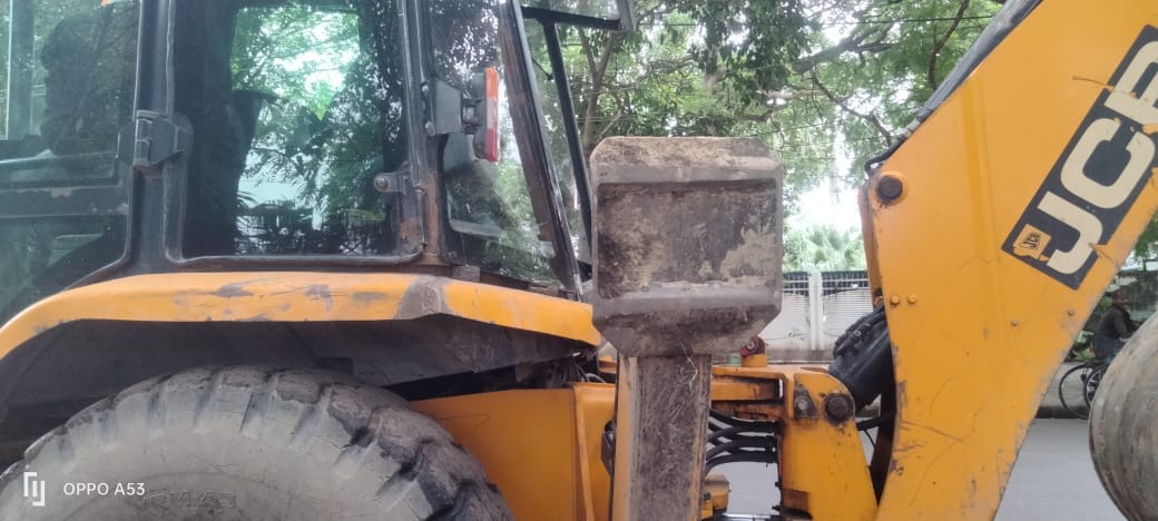 Kanpur Municipal Corporation bulldozers roared on Motijheel and GT Road removed illegal encroachments